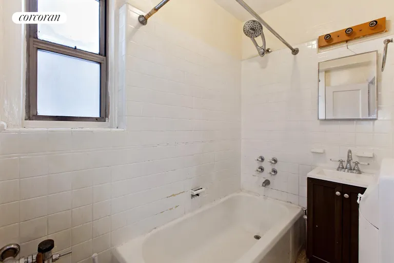 New York City Real Estate | View 40 Tehama Street, 4C | Hall bath with shower/tub | View 5