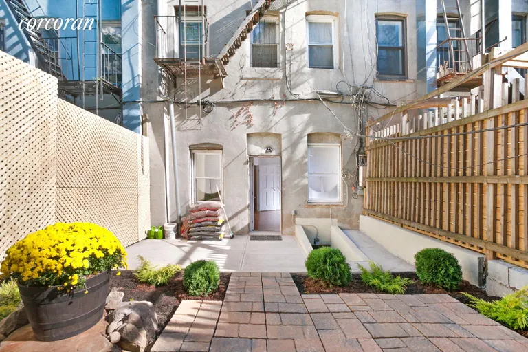 New York City Real Estate | View 674 Franklin Avenue, 1 | Shared Garden with one tennat | View 10