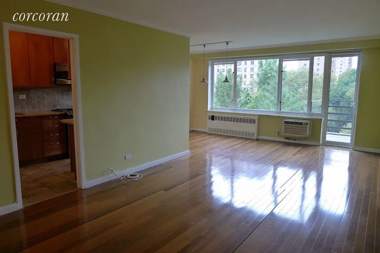 New York City Real Estate | View 392 Central Park West, 5J | spacious living and dining | View 3