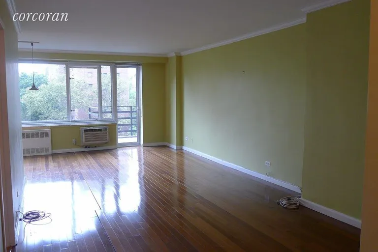 New York City Real Estate | View 392 Central Park West, 5J | bright living room | View 2