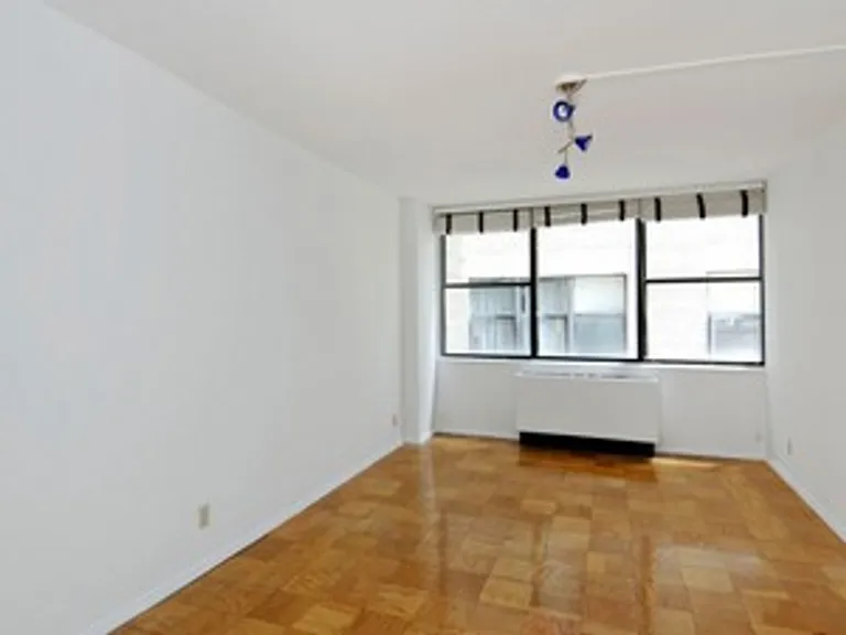 New York City Real Estate | View 301 East 45th Street, 8B | room 1 | View 2