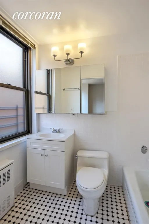 New York City Real Estate | View 301 East 79th Street, 5J | Renovated Windowed Master Bath | View 4