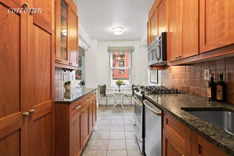 New York City Real Estate | View 136 Waverly Place, 2C | room 5 | View 6