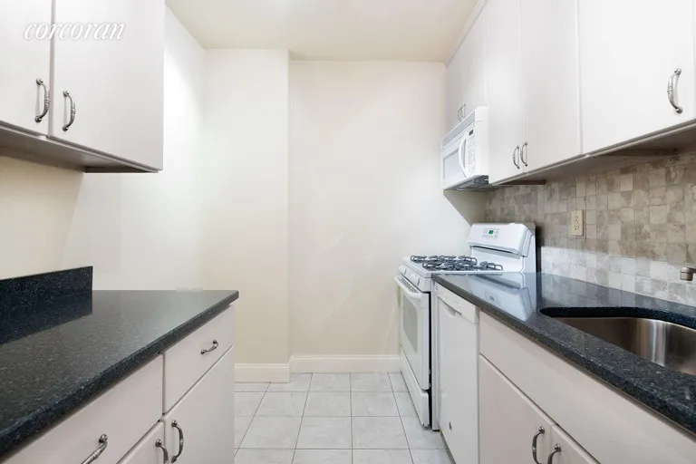 New York City Real Estate | View 280 Park Avenue South, 7H | Large, pristine kitchen with pantry and dishwasher | View 4