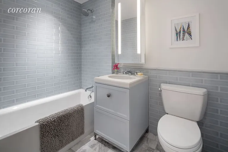 New York City Real Estate | View 389 East 89th Street, 24A | Secondary Bathroom | View 6