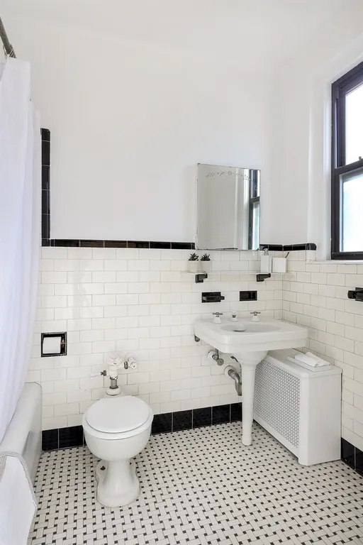 New York City Real Estate | View 50 Riverside Drive, 10D | Second en-suite Bathroom | View 14
