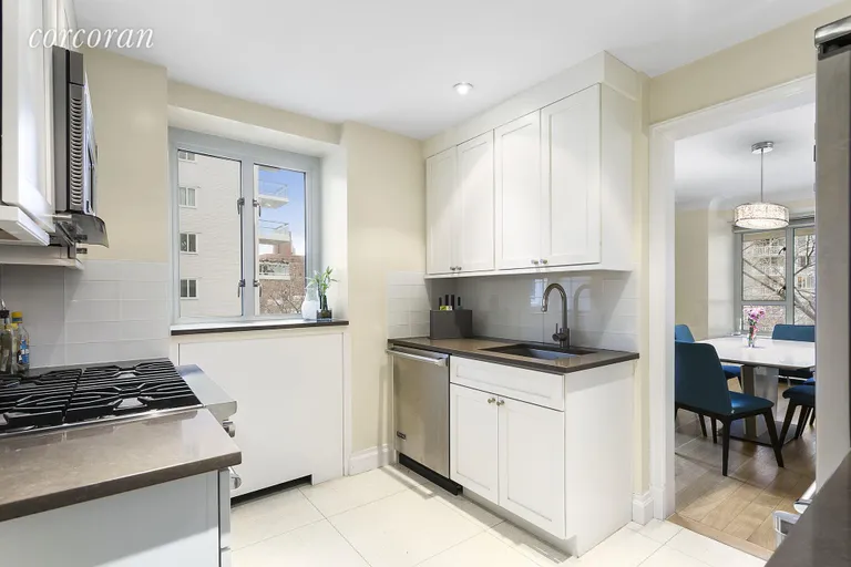 New York City Real Estate | View 200 East 66th Street, C6-04 | room 1 | View 2