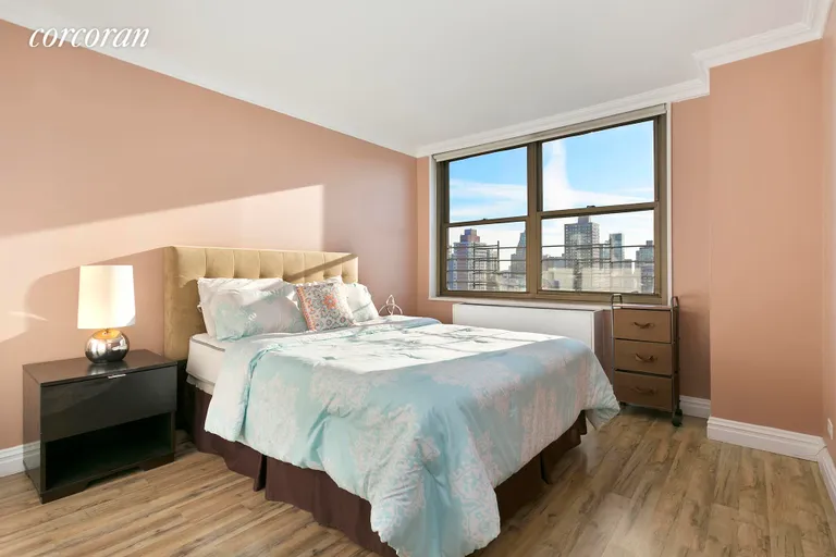 New York City Real Estate | View 301 East 79th Street, 25L | room 4 | View 5