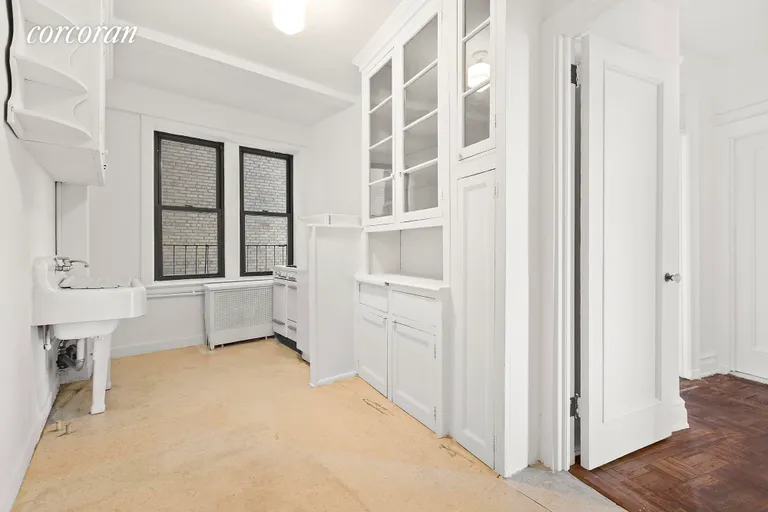 New York City Real Estate | View 375 Riverside Drive, 6A | Massive Eat-In Kitchen | View 5