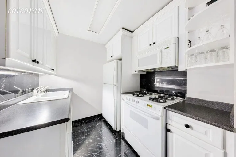 New York City Real Estate | View 721 Fifth Avenue, 31H | room 7 | View 8