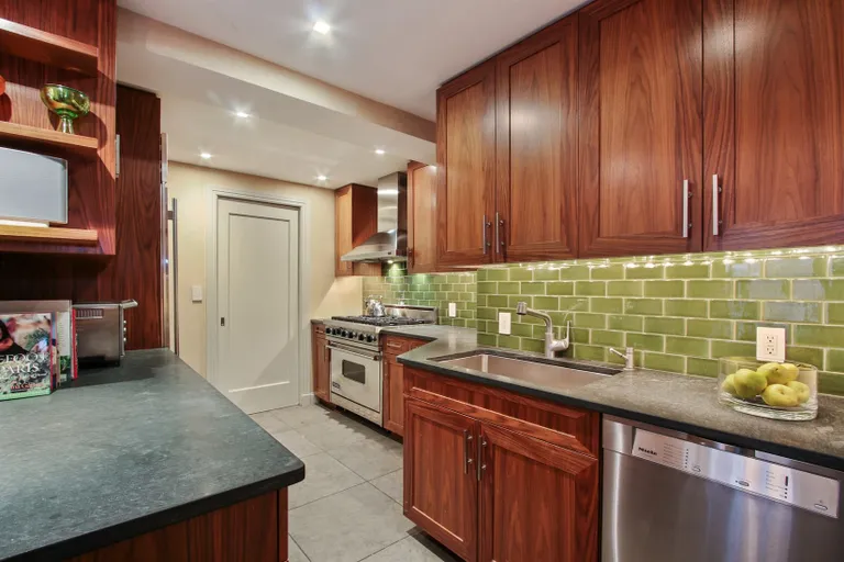 New York City Real Estate | View 1 Gracie Terrace, 10FG | Kitchen | View 6