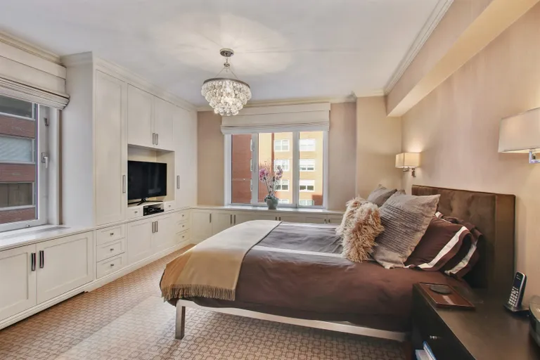 New York City Real Estate | View 1 Gracie Terrace, 10FG | Master Bedroom | View 7