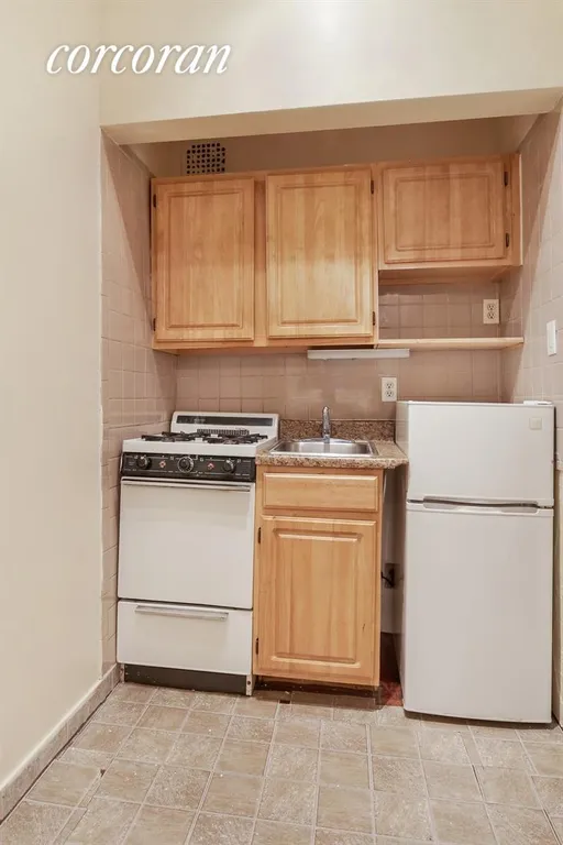New York City Real Estate | View 340 West 48th Street, 2d | Kitchen | View 4