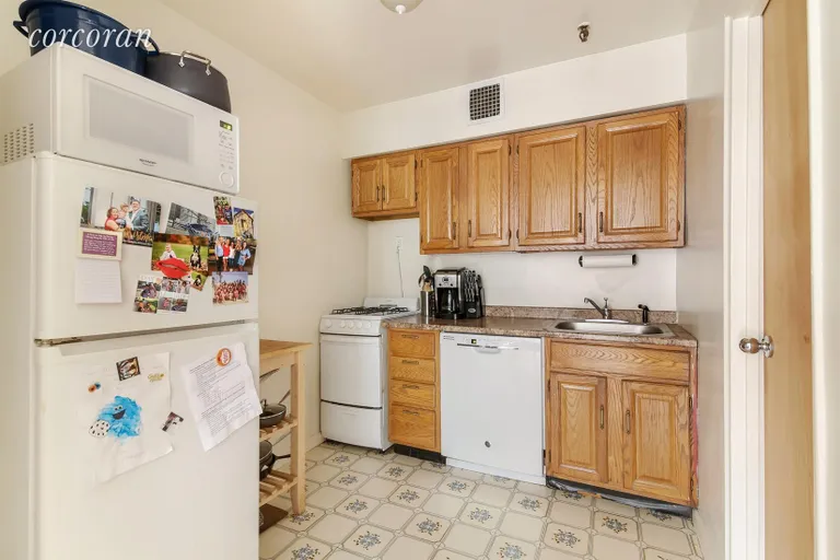 New York City Real Estate | View 25 West 75th Street, 3A | Kitchen | View 3