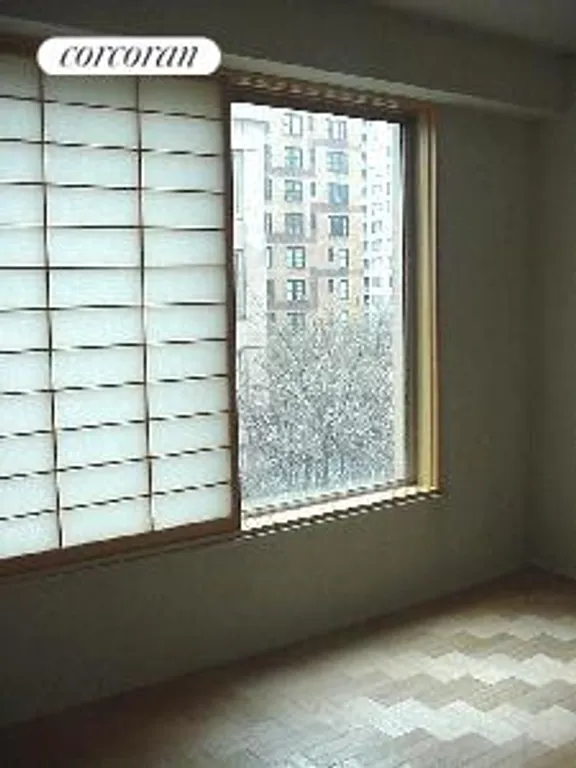 New York City Real Estate | View 200 East 69th Street, 5S | room 1 | View 2