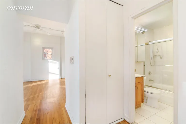 New York City Real Estate | View 7 South Portland Avenue, 4A | Foyer | View 3