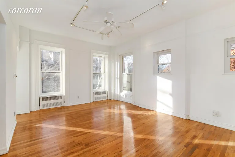 New York City Real Estate | View 7 South Portland Avenue, 4A | Living Room | View 2