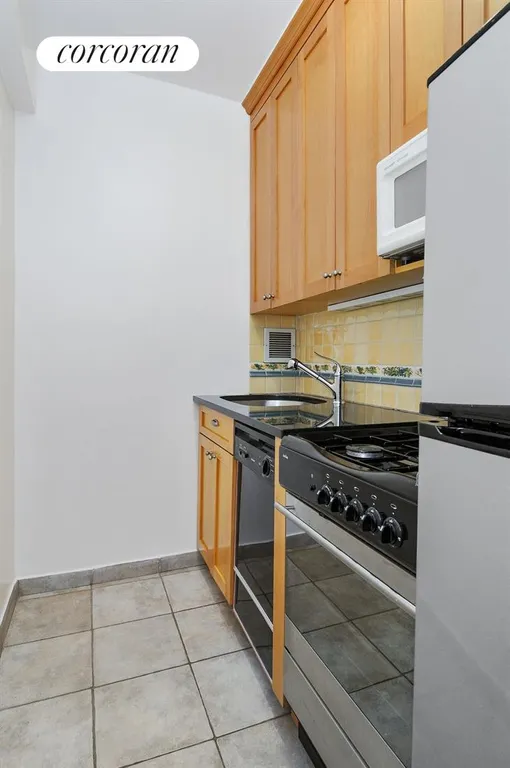 New York City Real Estate | View 211 East 18th Street, 4G | Kitchen | View 3