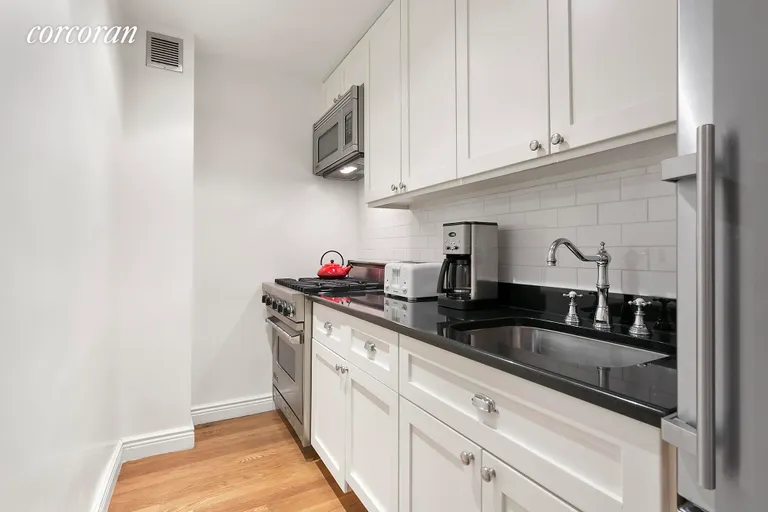 New York City Real Estate | View 81 Bedford Street, 6F | 4 | View 3
