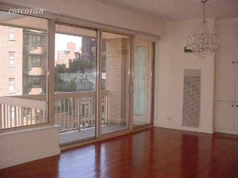 New York City Real Estate | View 200 East 69th Street, 11A | room 1 | View 2