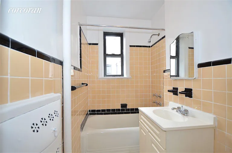 New York City Real Estate | View 31-70 34th Street, 4G | room 8 | View 9