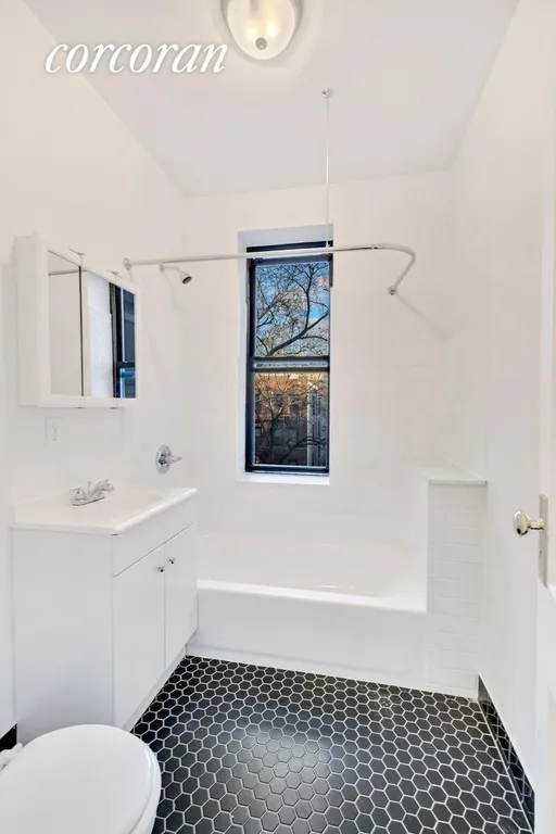 New York City Real Estate | View 31-50 33rd Street, 6C | room 3 | View 4
