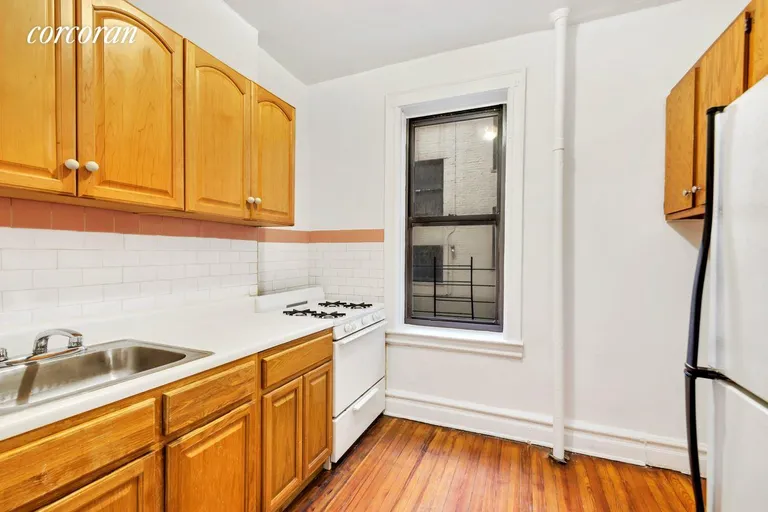 New York City Real Estate | View 31-50 33rd Street, 5A | room 3 | View 4