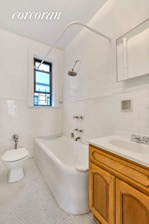 New York City Real Estate | View 31-50 33rd Street, 5A | room 4 | View 5
