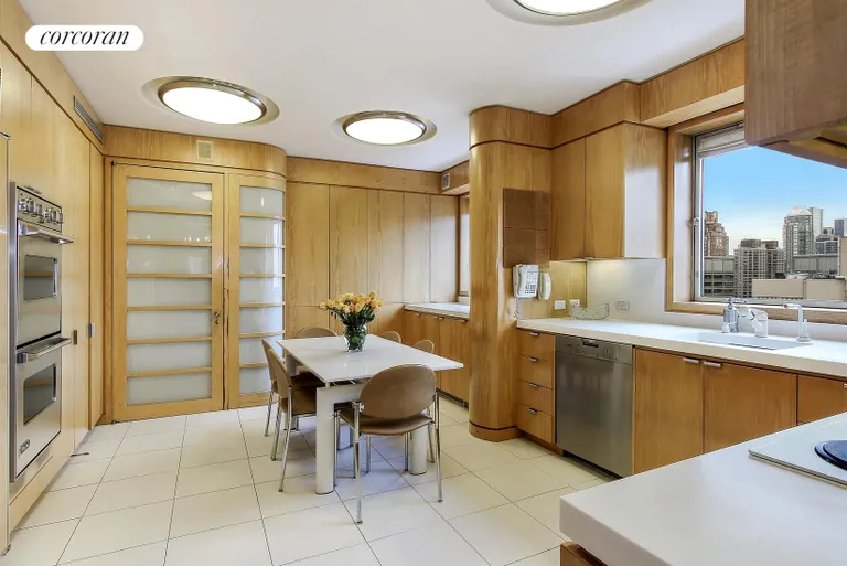 New York City Real Estate | View 733 Park Avenue, 22 FL | Eat-In Chef's Kitchen | View 6