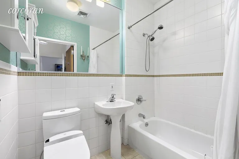 New York City Real Estate | View 138 Broadway, 2G | 2nd full bathroom | View 9