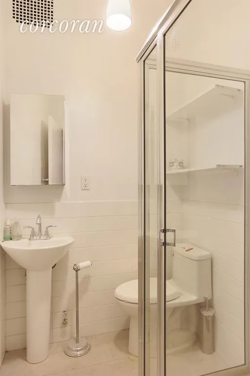 New York City Real Estate | View 30 Pierrepont Street, 3 | Bathroom | View 6