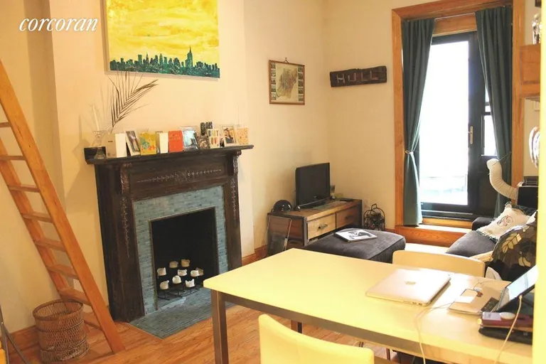 New York City Real Estate | View 346 West 87th Street, 3 | Spacious and comfortable living room | View 3