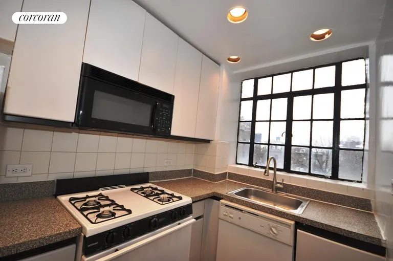 New York City Real Estate | View 25 Monroe Place, 6C | room 14 | View 15