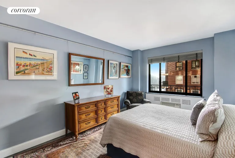 New York City Real Estate | View 45 East End Avenue, 11E | Bedroom | View 4