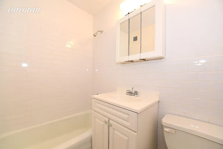 New York City Real Estate | View 47-30 59th Street, 7E | room 8 | View 9