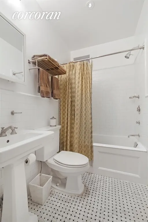 New York City Real Estate | View 528 West 111th Street, 27 | Bathroom | View 8