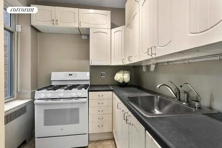 New York City Real Estate | View 155 West 20th Street, 3A | Kitchen | View 5