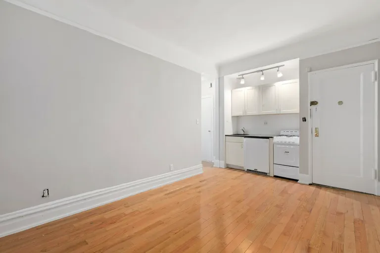 New York City Real Estate | View 447 Fort Washington Avenue, 26 | 2 | View 2
