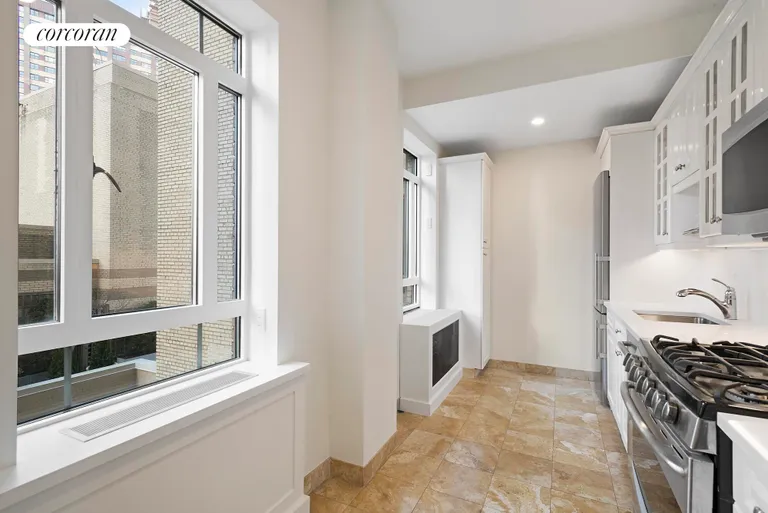 New York City Real Estate | View 25 Central Park West, 22O | 4 | View 4