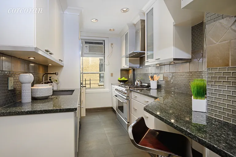 New York City Real Estate | View 130 East 75th Street, 8E | room 2 | View 3