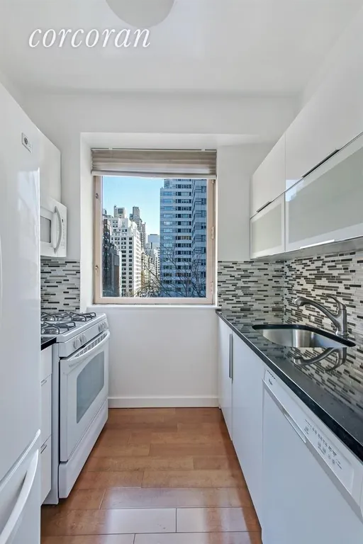New York City Real Estate | View 200 East 69th Street, 4P | Kitchen | View 4