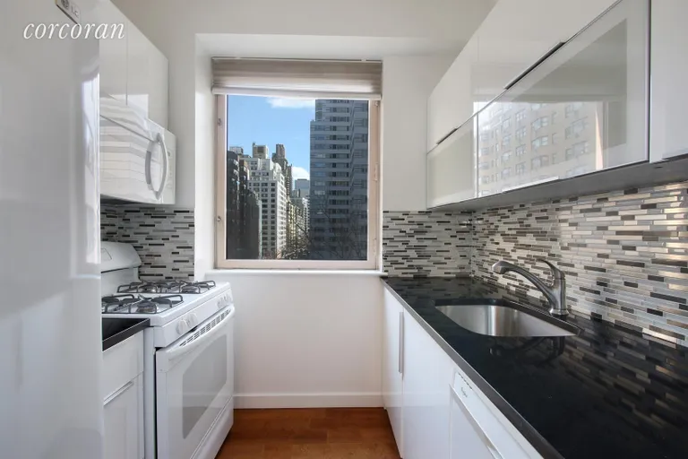 New York City Real Estate | View 200 East 69th Street, 4P | Kitchen | View 5
