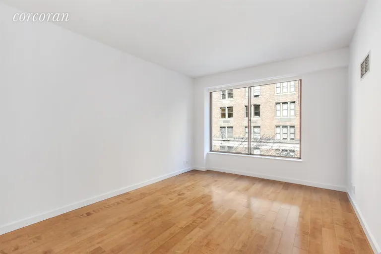 New York City Real Estate | View 200 East 69th Street, 4P | Bedroom | View 6