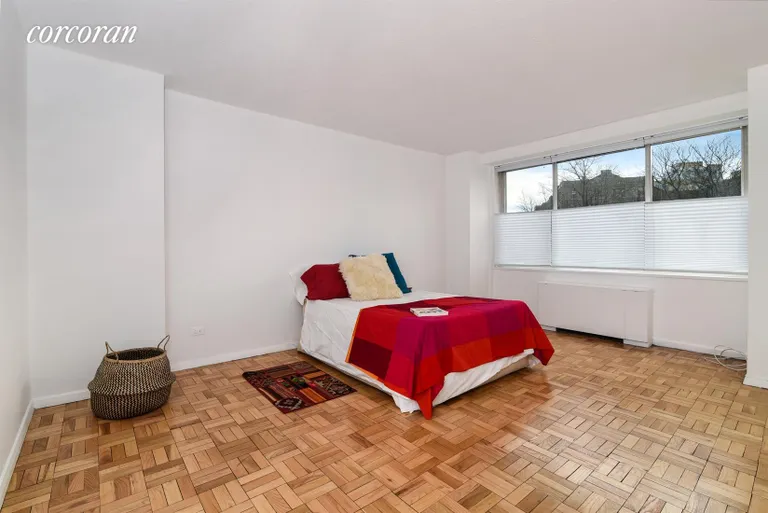 New York City Real Estate | View 3333 Henry Hudson Parkway, 2A | Huge Master Bedroom | View 6