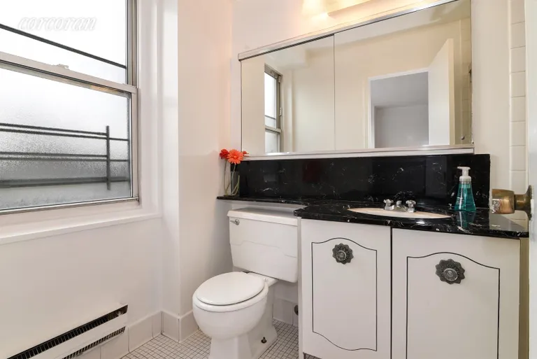 New York City Real Estate | View 3333 Henry Hudson Parkway, 2A | Master Bathroom | View 7