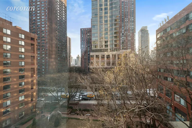 New York City Real Estate | View 200 East 94th Street, 519 | Carnegie Park Views South | View 5