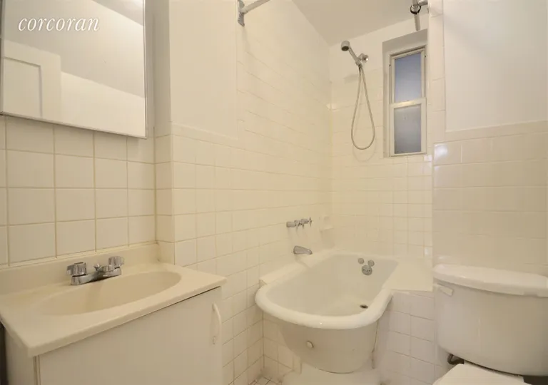 New York City Real Estate | View 427 East 6th Street, 3R | Extra deep tub | View 6