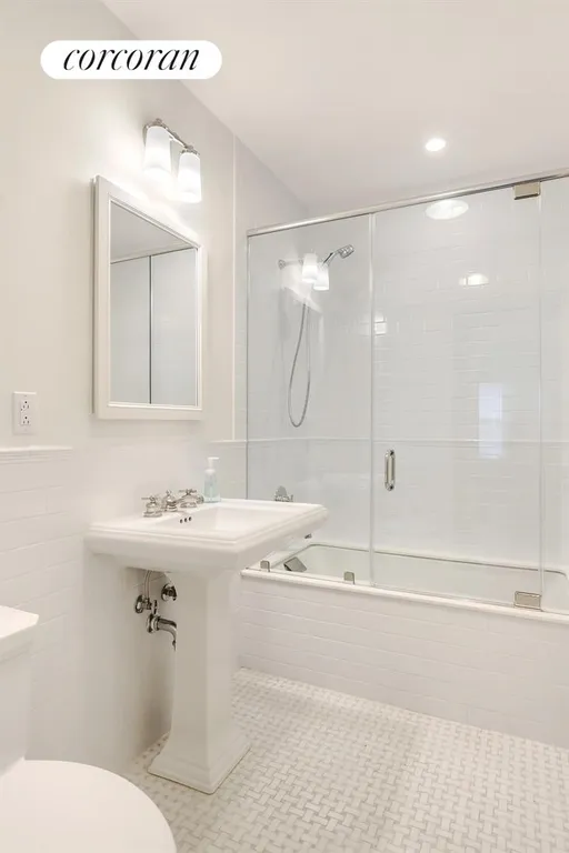 New York City Real Estate | View 215 West 88th Street, 10G | Second full bathroom with deep soaking tub | View 8