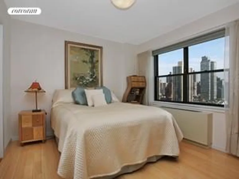 New York City Real Estate | View 345 East 80th Street, 17KL | room 3 | View 4