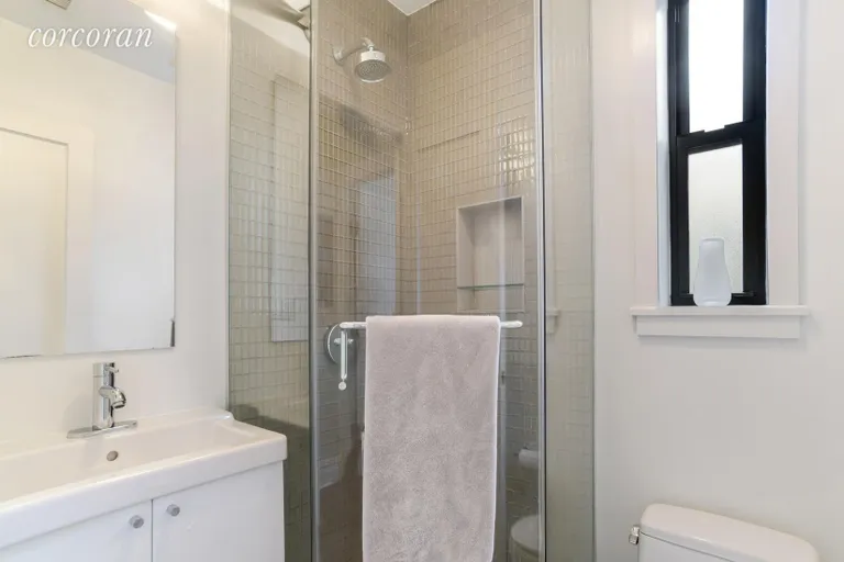 New York City Real Estate | View 307 7th Street, 4L | Windowed second bath | View 7